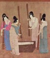 les femmes préparant la soie après Zhang Xuan 1100 vieille encre de Chine